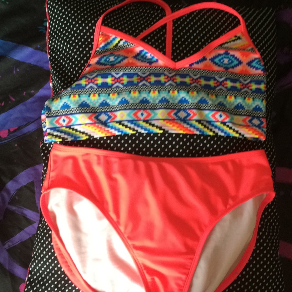Patterned gently used swimsuit